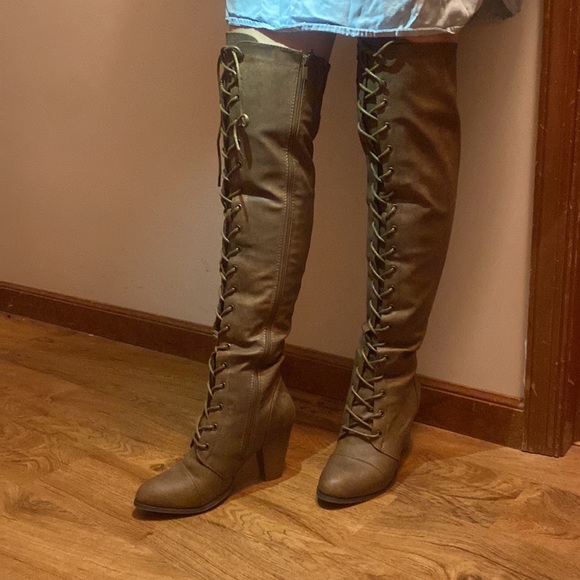 Forever 21 Shoes - NWOT Forever Over knee Lace-up Leather Boots Size 10